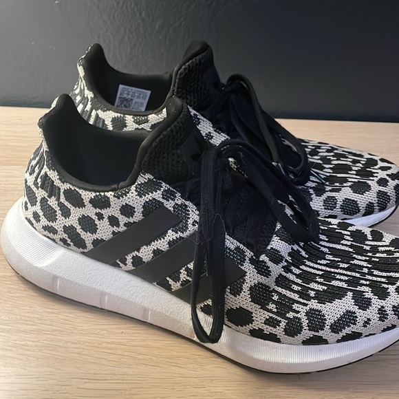 Adidas swift Run shoes size 8.5 - Picture 2 of 6